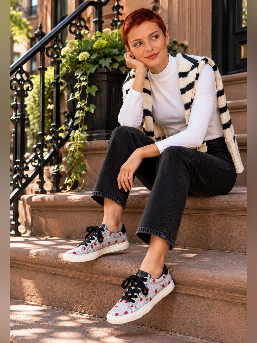 Kate Spade Athena 2 Apple Sneakers Size 7B EU 37.5 Embroidered